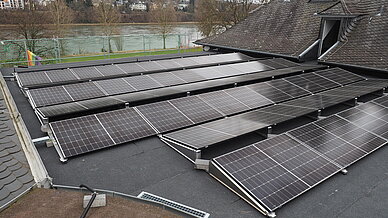Die neue Photovoltaik-Anlage auf dem Dach des Hauses des Sports. 