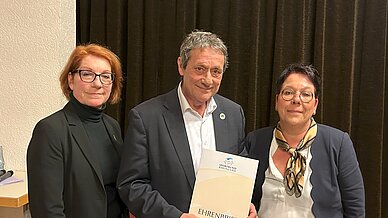 V.l.: SBR-Vizepräsidentin Claudia Altwasser, Landrat Achim Schwickert und Sportkreisvorsitzende Susanne Bayer.