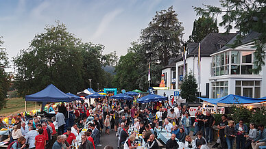 Übersicht des Festgeländes beim Sommerfest