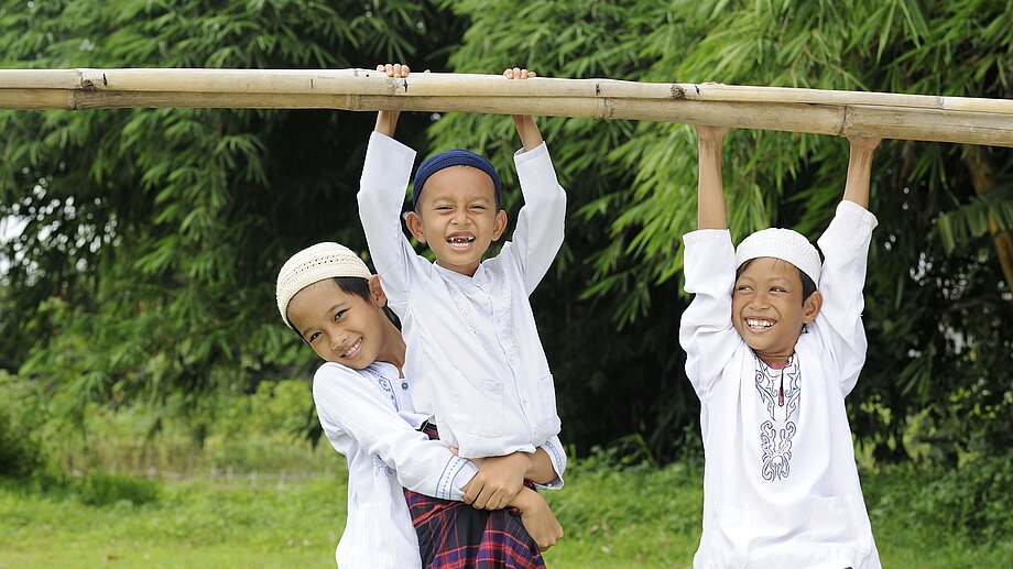 3 Kinder die spielen
